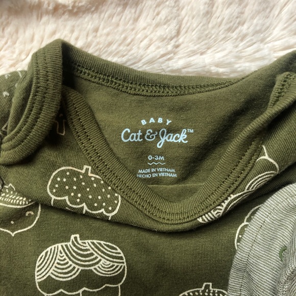 Set of 3 Cat & Jack Baby Boy Outfits, Size 0-3M - Picture 5 of 7